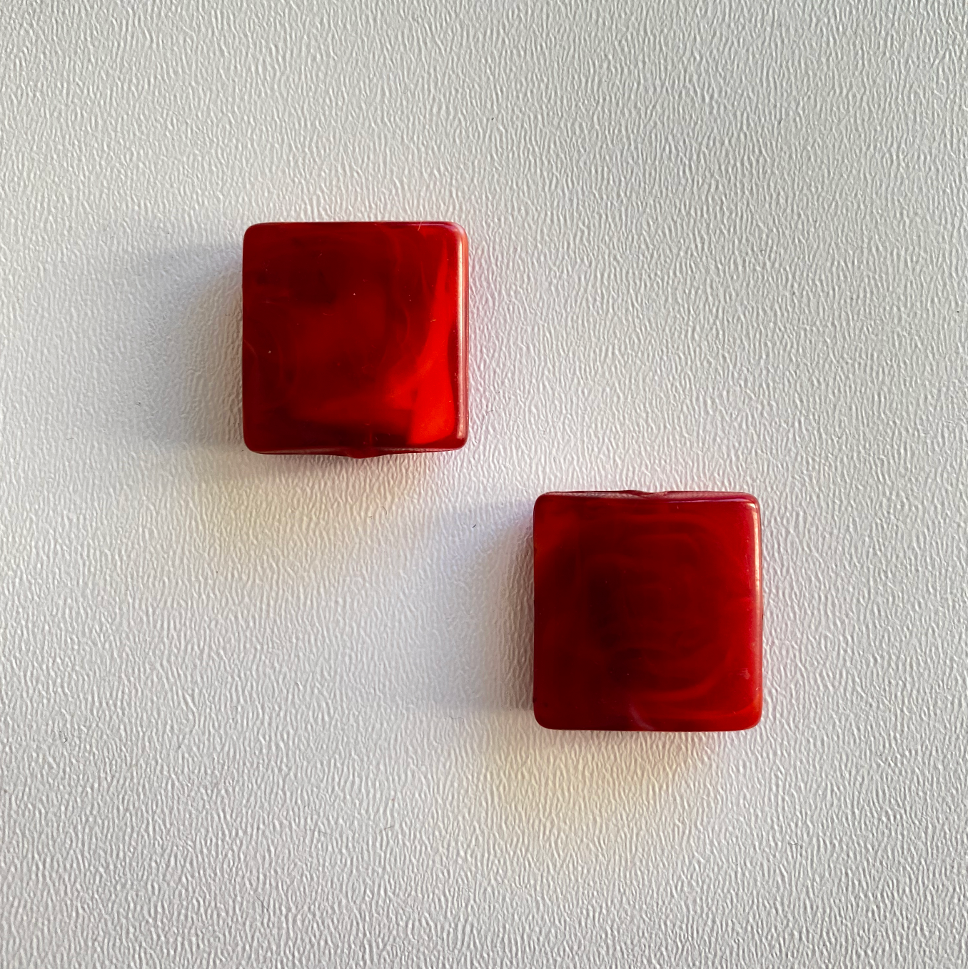 CUENTAS ACRÍLICAS MARMOLADAS ROJAS