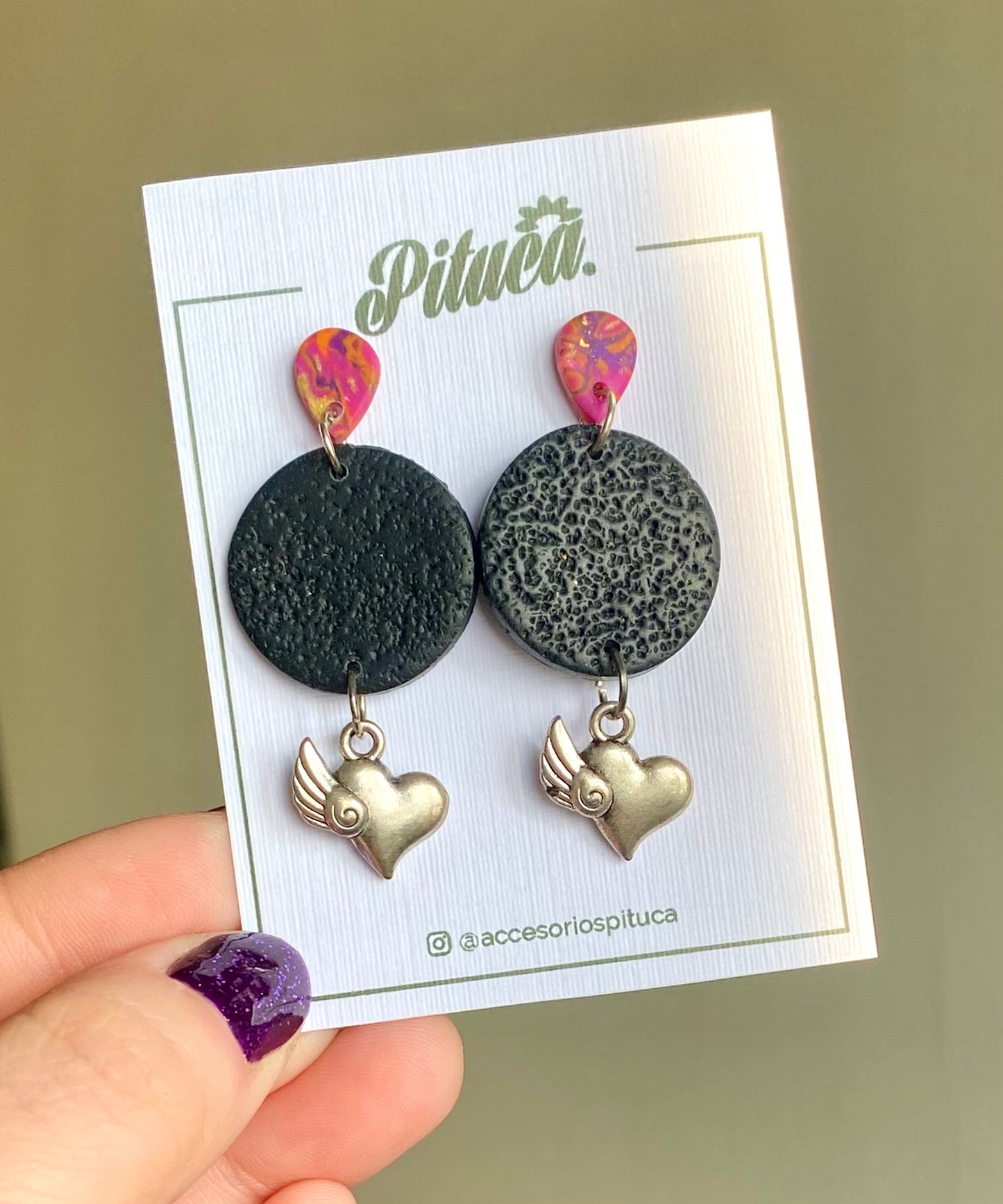 Aros arcilla con aplicación metálica de corazón